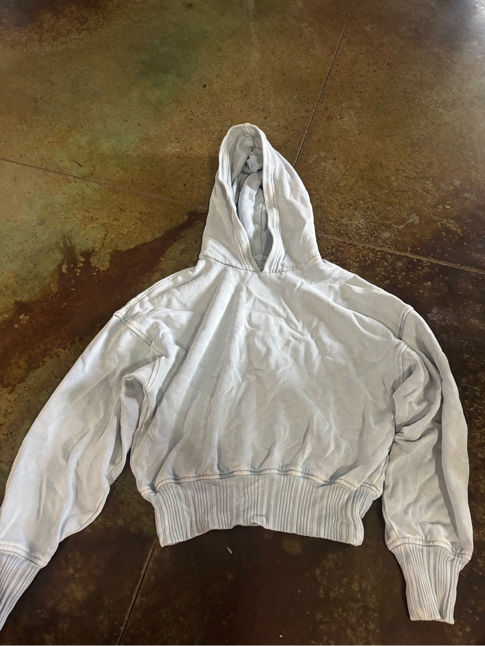 aerie Men’s Pale Gray Cropped Hoodie